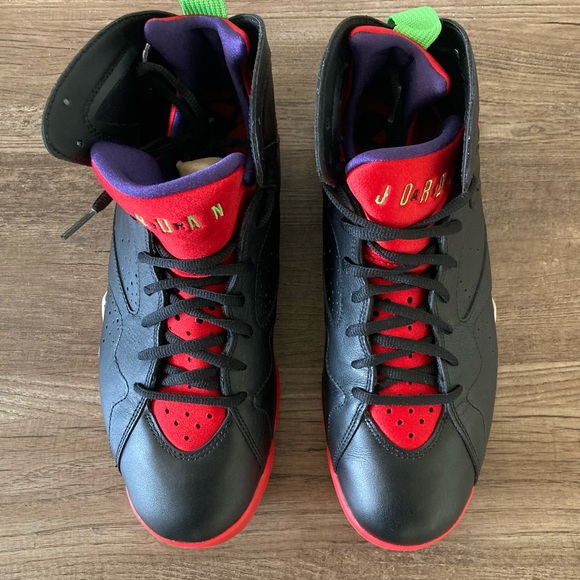 Athletic_Shoes